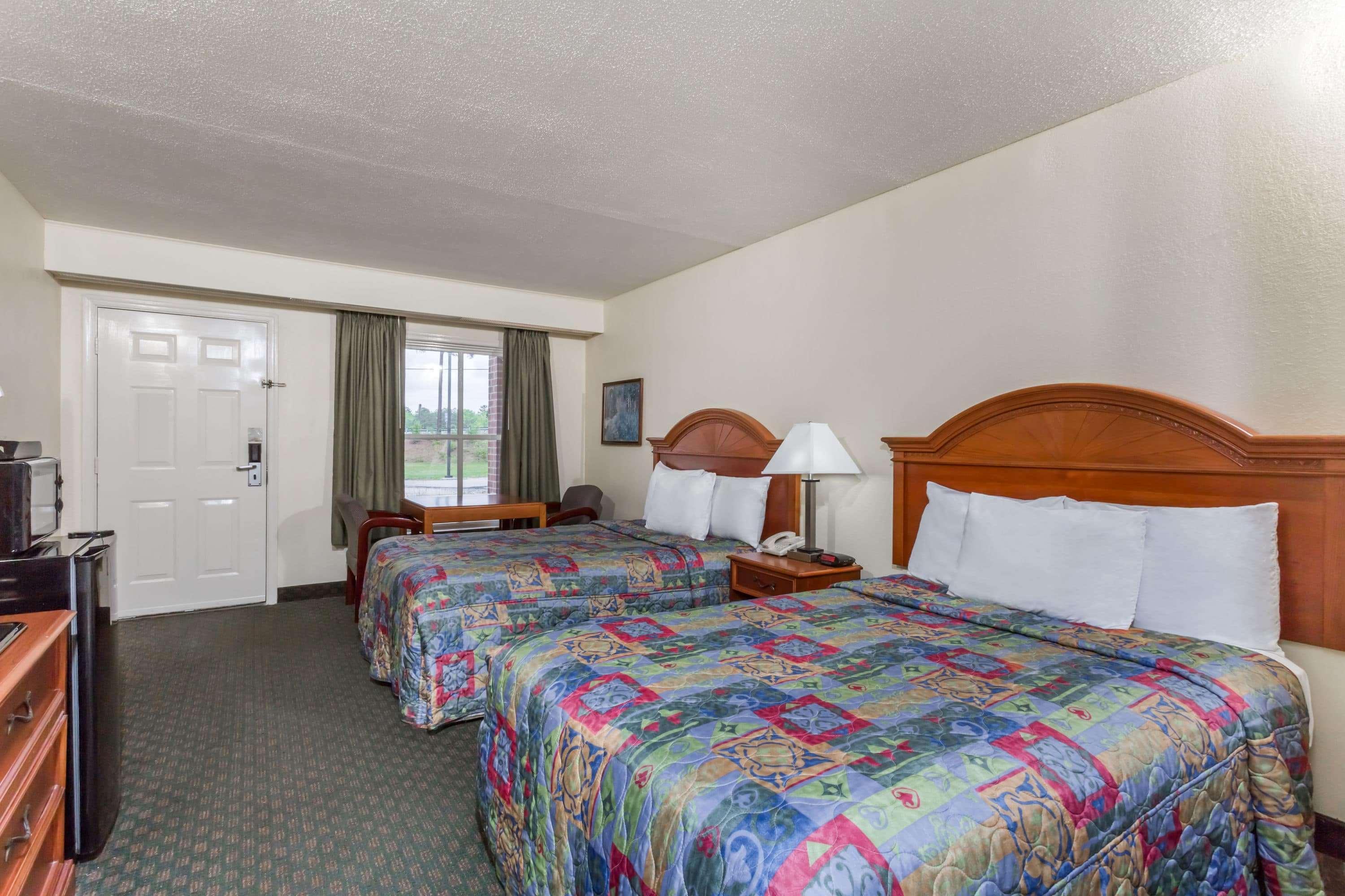 Days By Wyndham Petersburg/south Lee Hotel