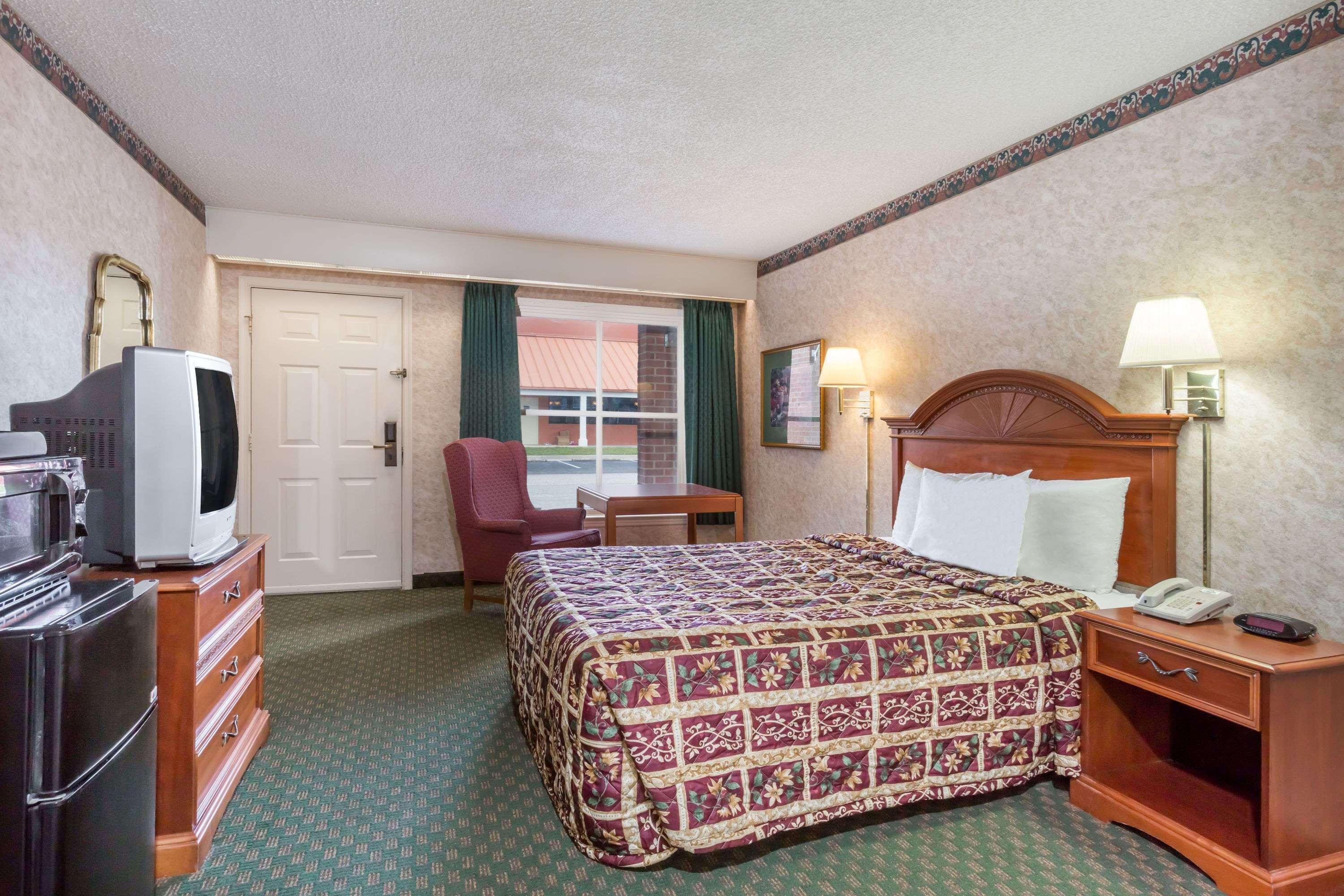 Hotel Days By Wyndham Petersburg/south Lee 2*