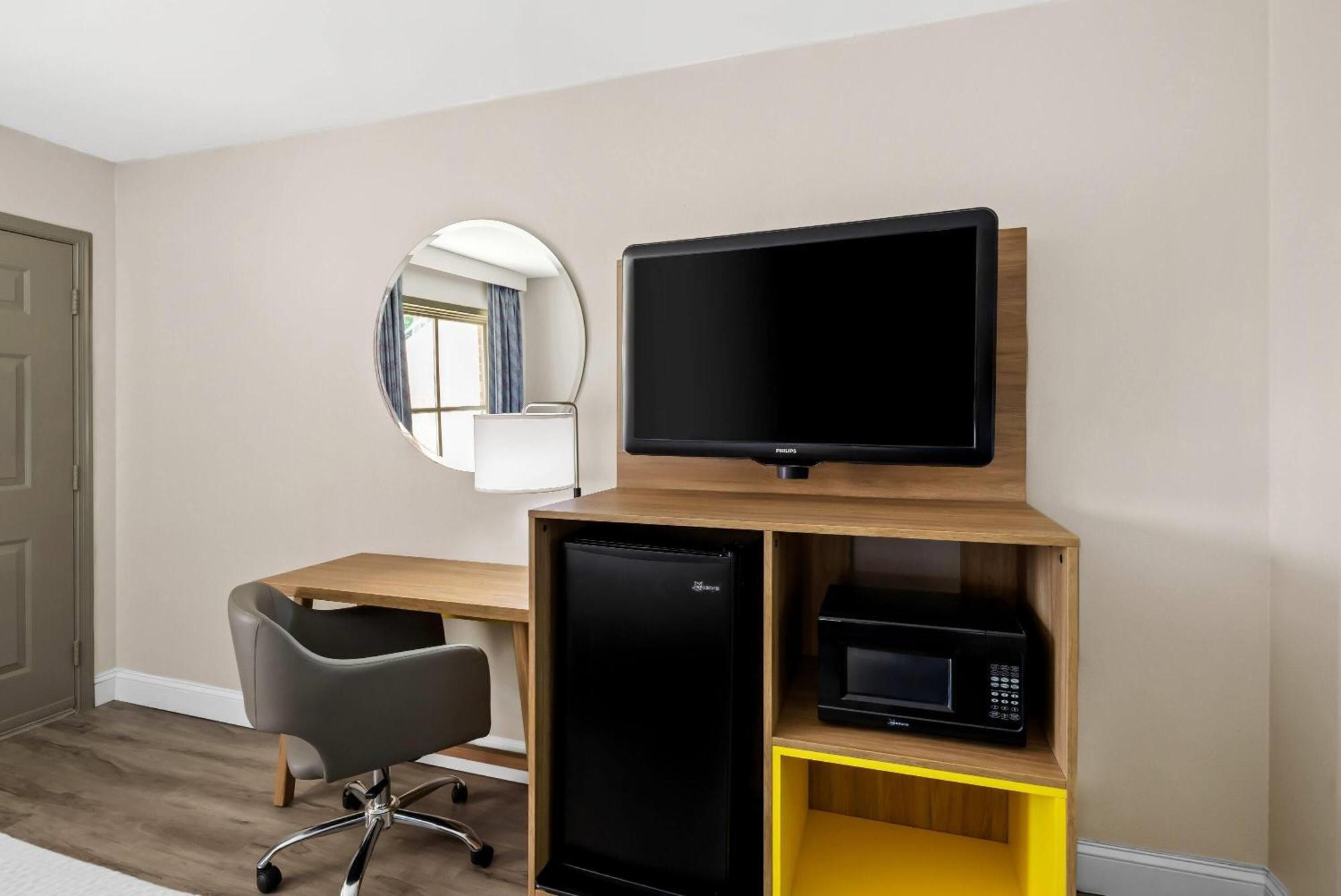Hotel Days By Wyndham Petersburg/south Lee Petersburg