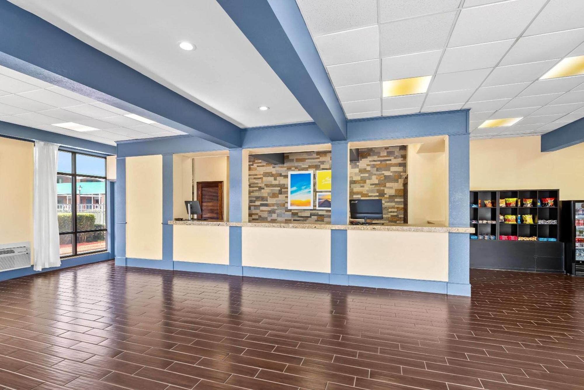 Days By Wyndham Petersburg/south Lee Hotel 2*