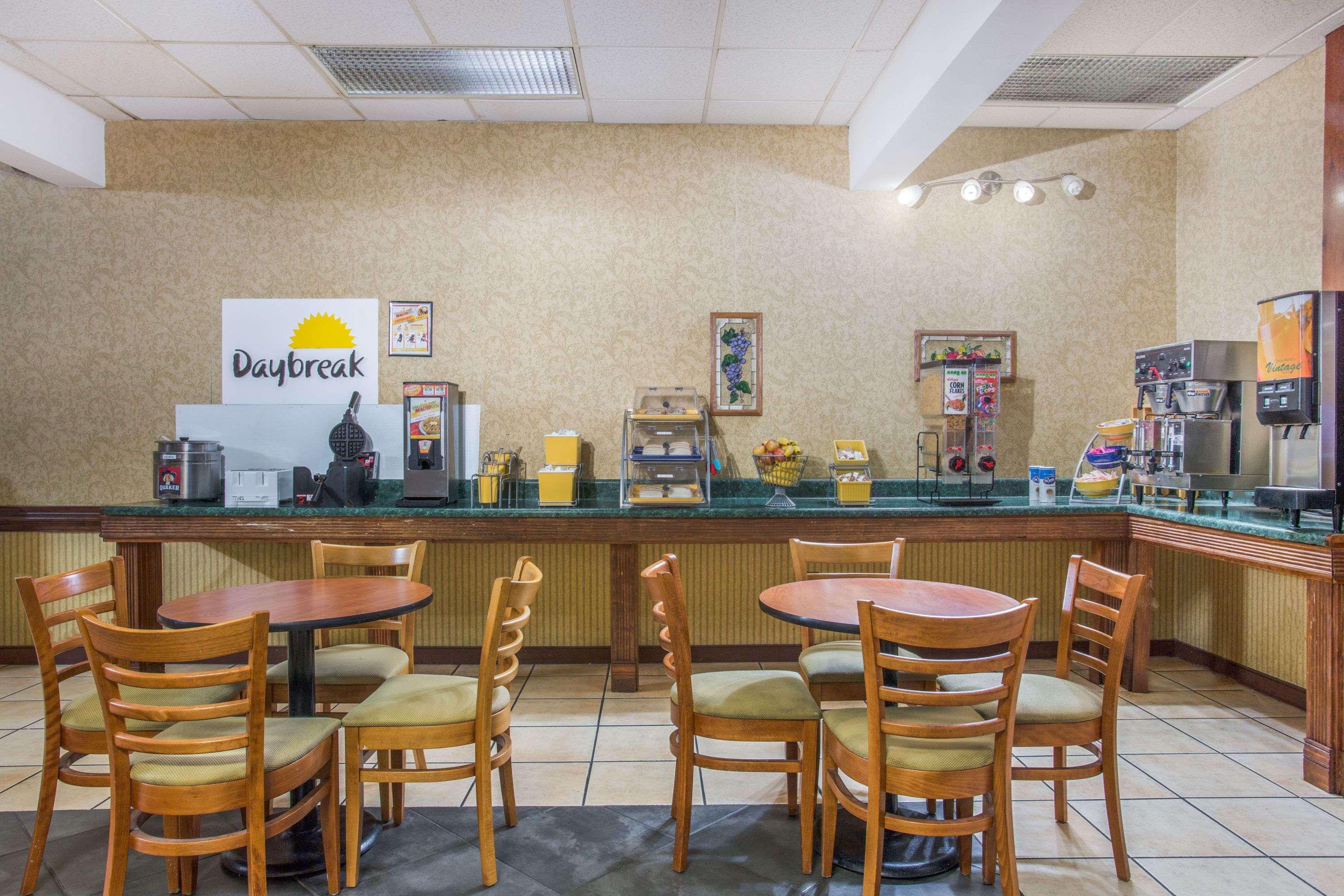Days By Wyndham Petersburg/south Lee