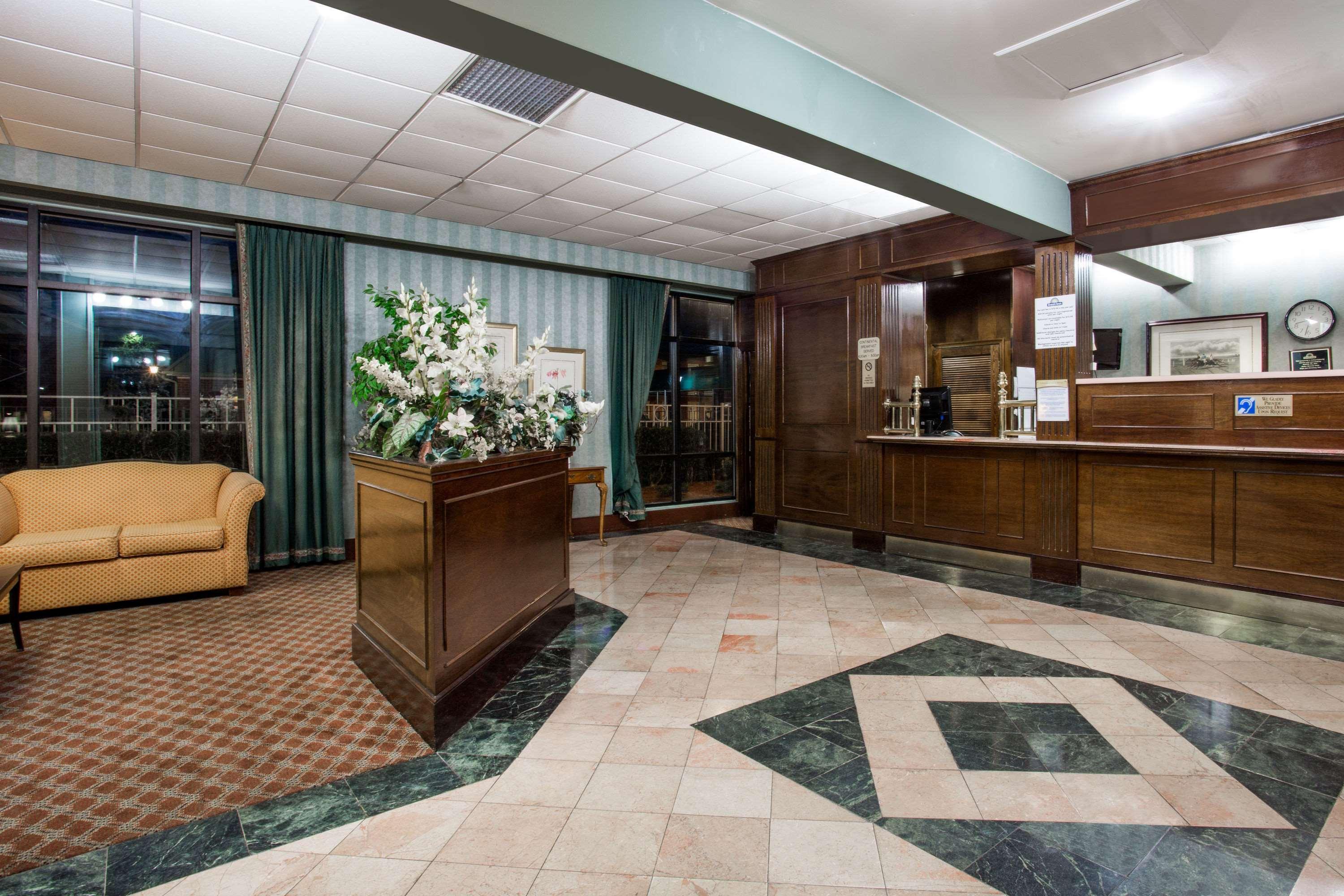 Days By Wyndham Petersburg/south Lee Hotel 2*