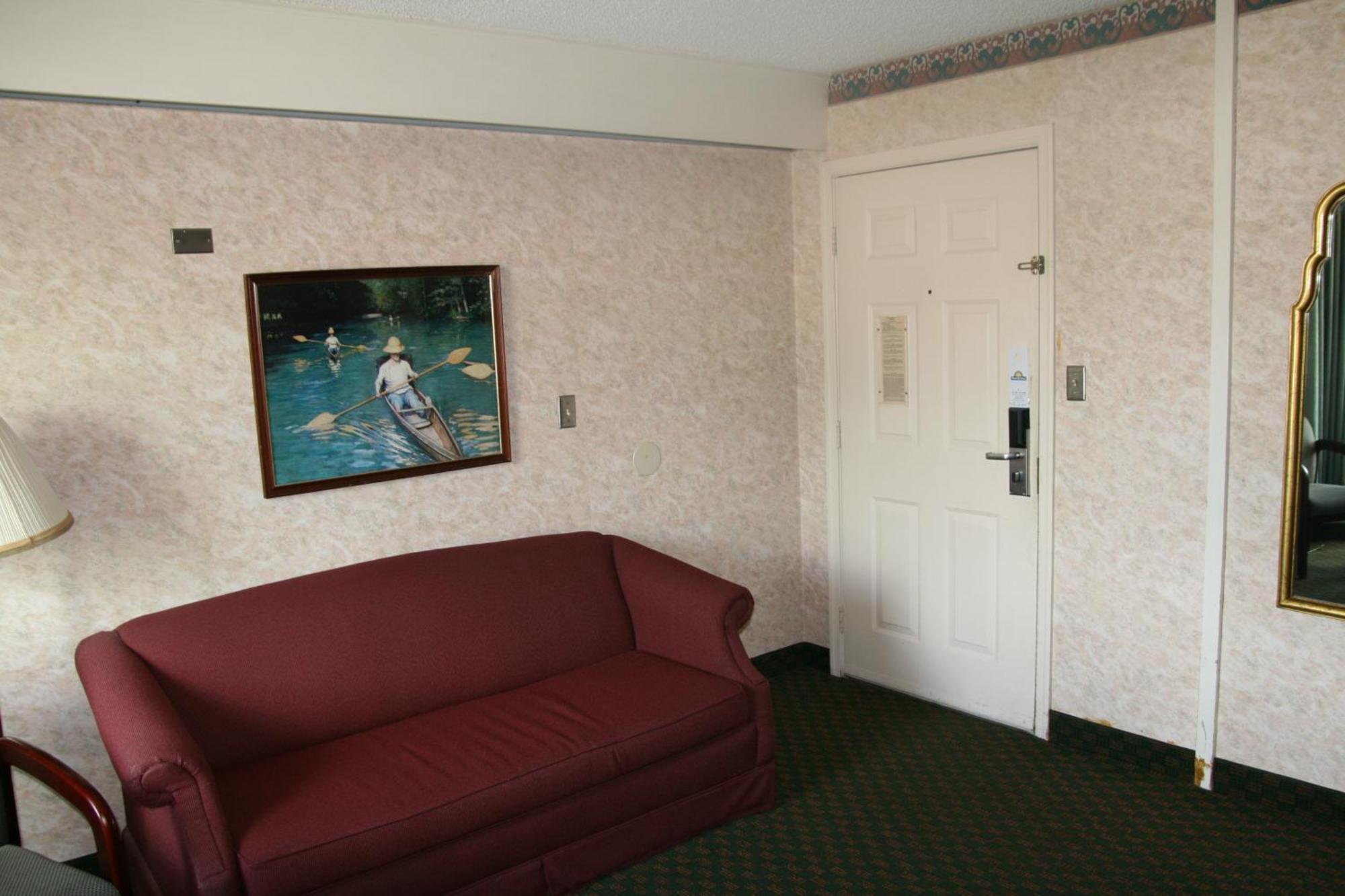 Days By Wyndham Petersburg/south Lee Hotel